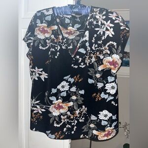 Women’s SHEIN Floral Black Short Sleeve Top